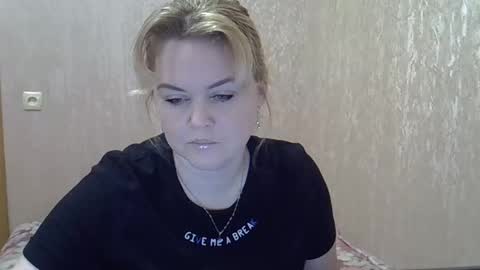Snapshot of karennelsonx chatting on 01/18/25, 01:29 karennelsonx online show from 01/18/25, 01:29