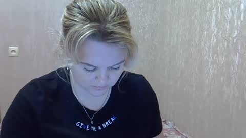 Snapshot of karennelsonx chatting on 01/18/25, 07:37 karennelsonx online show from 01/18/25, 07:37