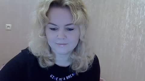 Snapshot of karennelsonx chatting on 02/21/25, 02:06 karennelsonx online show from 02/21/25, 02:06