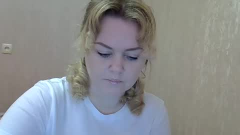 Snapshot of karennelsonx chatting on 02/26/25, 12:14 karennelsonx online show from 02/26/25, 12:14