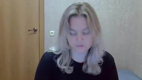 Snapshot of karennelsonx chatting on 10/08/25, 08:12 karennelsonx online show from 10/08/25, 08:12