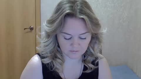 Snapshot of karennelsonx chatting on 11/09/25, 10:24 karennelsonx online show from 11/09/25, 10:24