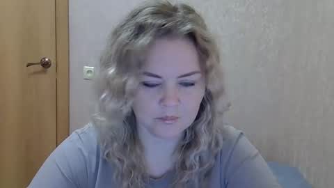 Snapshot of karennelsonx chatting on 12/01/25, 11:15 karennelsonx online show from 12/01/25, 11:15