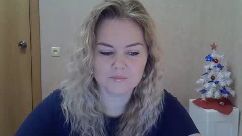 karennelsonx online show from 12/22/25, 08:55