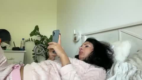 Karina online show from 10/11/25, 09:41