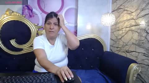 Snapshot of karito_mature17 chatting on 12/15/24, 11:12 Karito online show from 12/15/24, 11:12