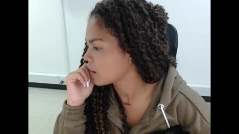 Snapshot of karla_cg chatting on 02/22/25, 07:47 karla_cg online show from 02/22/25, 07:47