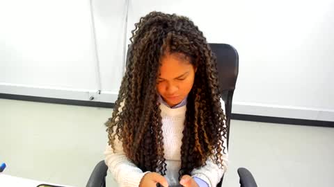 Snapshot of karla_cg chatting on 02/26/25, 12:49 karla_cg online show from 02/26/25, 12:49