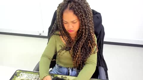 Snapshot of karla_cg chatting on 02/27/25, 07:15 karla_cg online show from 02/27/25, 07:15