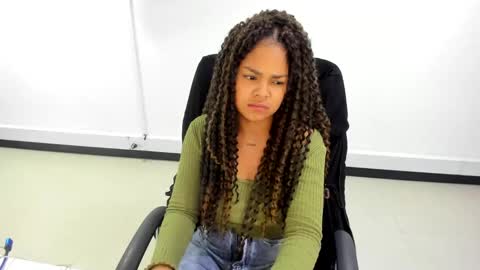 Snapshot of karla_cg chatting on 02/27/25, 10:20 karla_cg online show from 02/27/25, 10:20