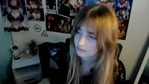 Snapshot of karla_flower chatting on 10/14/25, 06:36 Karla online show from 10/14/25, 06:36