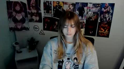 Snapshot of karla_flower chatting on 10/19/25, 12:17 Karla online show from 10/19/25, 12:17