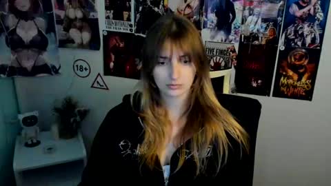 Snapshot of karla_flower chatting on 10/22/25, 12:16 Karla online show from 10/22/25, 12:16