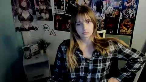 Snapshot of karla_flower chatting on 10/26/25, 01:17 Karla online show from 10/26/25, 01:17