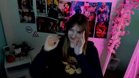 Snapshot of karla_flower chatting on 12/18/25, 01:39 Karla online show from 12/18/25, 01:39