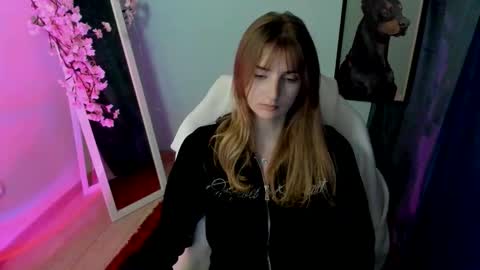 Snapshot of karla_flower chatting on 12/19/25, 01:29 Karla online show from 12/19/25, 01:29