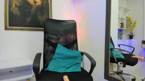 Karla Gonzaless online show from 10/03/25, 10:01