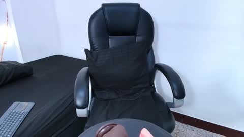 karla_hilton1 online show from 12/13/25, 07:53