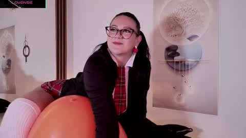 Snapshot of karla_valk1 chatting on 10/18/25, 11:55 karla online show from 10/18/25, 11:55