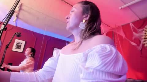 Snapshot of karlaa_evanss chatting on 10/30/25, 03:41 carla online show from 10/30/25, 03:41