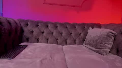 Snapshot of karlaa_evanss chatting on 11/07/25, 04:23 carla online show from 11/07/25, 04:23