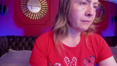 Snapshot of karlaa_evanss chatting on 11/18/25, 03:23 carla online show from 11/18/25, 03:23