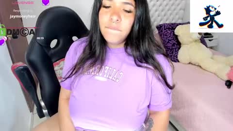 Snapshot of karlathompson chatting on 02/10/25, 11:23 Karla online show from 02/10/25, 11:23