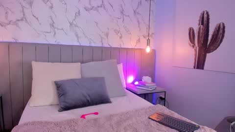 Snapshot of karlla_brown chatting on 10/30/25, 01:45 karlla_brown online show from 10/30/25, 01:45