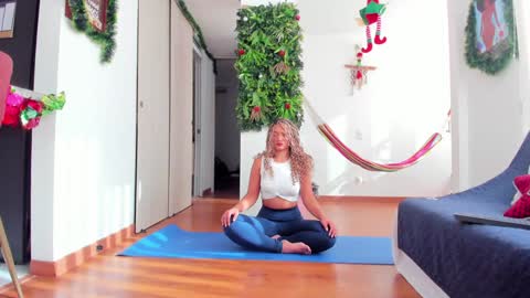 Snapshot of karlye_5 chatting on 12/17/24, 01:05 Karlye online show from 12/17/24, 01:05