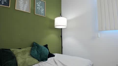 Snapshot of karlye_5 chatting on 09/17/25, 12:18 Karlye online show from 09/17/25, 12:18