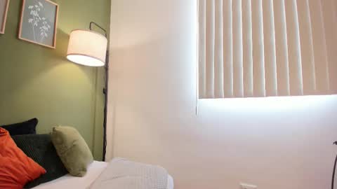 Snapshot of karlye_5 chatting on 10/17/25, 01:46 Karlye online show from 10/17/25, 01:46