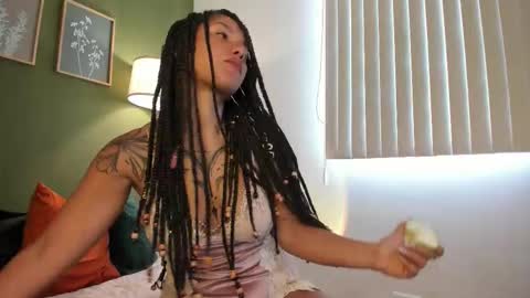 Snapshot of karlye_5 chatting on 10/20/25, 12:16 Karlye online show from 10/20/25, 12:16