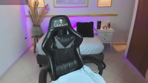 karlyy_ online show from 12/19/25, 07:10