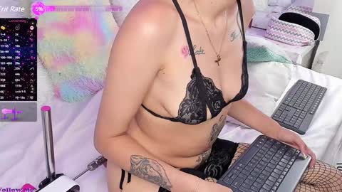 Snapshot of karol2023 chatting on 01/02/25, 06:01 Karol online show from 01/02/25, 06:01