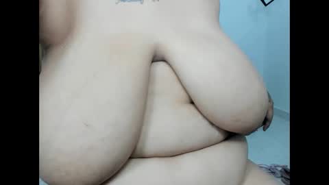 Snapshot of karol_c31 chatting on 11/14/25, 02:43 Karol online show from 11/14/25, 02:43