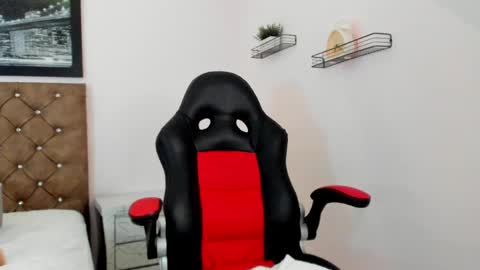 Snapshot of karol_deny chatting on 05/27/26, 01:57 Karol D online show from 05/27/26, 01:57