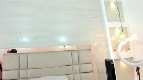 Snapshot of karol_lewiss chatting on 10/24/25, 11:39 KAROL LEWIS online show from 10/24/25, 11:39