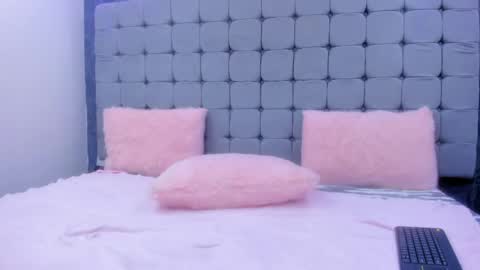 Karol online show from 05/05/26, 02:03