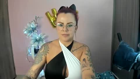Snapshot of karol_milf__ chatting on 01/11/25, 12:44 kAROL MILF online show from 01/11/25, 12:44