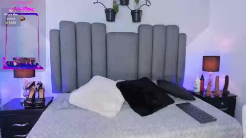 Snapshot of karol_rivera_ chatting on 02/19/25, 05:16 Karol online show from 02/19/25, 05:16