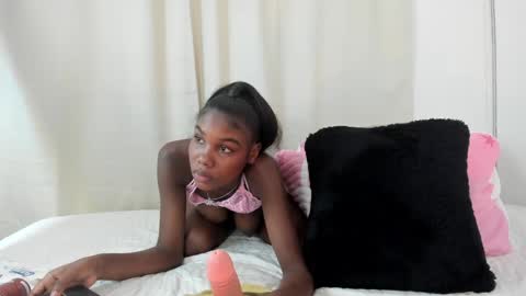 karol_w10 online show from 02/26/25, 01:32