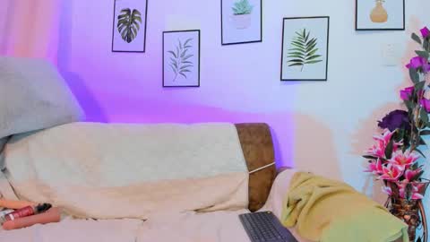 karol_w10 online show from 11/11/25, 12:16