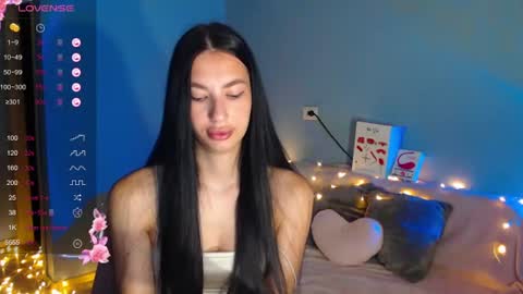 Snapshot of karolina_hottie_ chatting on 07/11/26, 01:52 Kira online show from 07/11/26, 01:52
