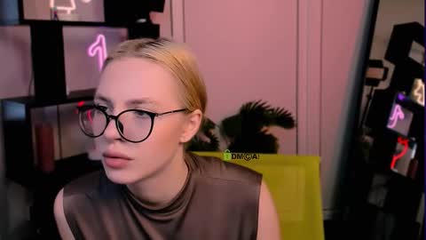 karolina_vendi online show from 11/22/25, 09:30