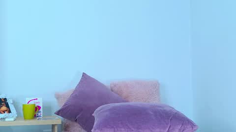 karolinahill online show from 12/22/24, 09:42