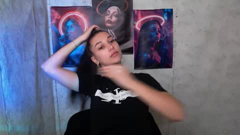 Karolina online show from 10/14/25, 04:57