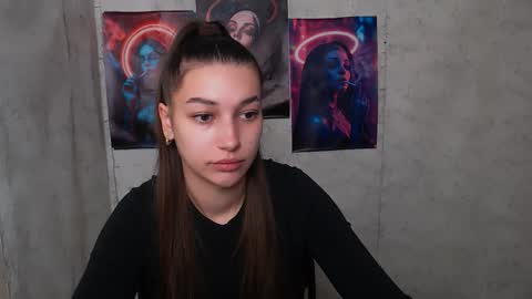 Karolina online show from 11/25/25, 06:35