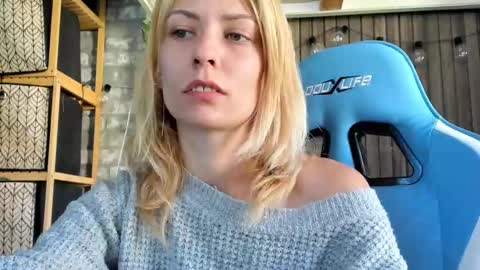 karoline121 online show from 09/18/25, 09:22