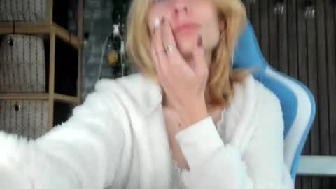 karoline121 online show from 09/28/25, 04:40