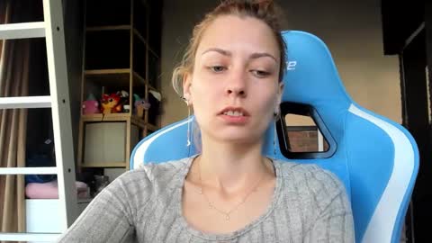 karoline121 online show from 10/28/25, 09:02